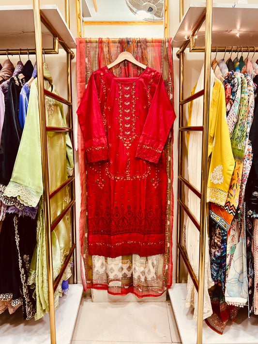 fe-ctn 112 3Pcs Embroidered Cotton suit - Fabric Emporium Official