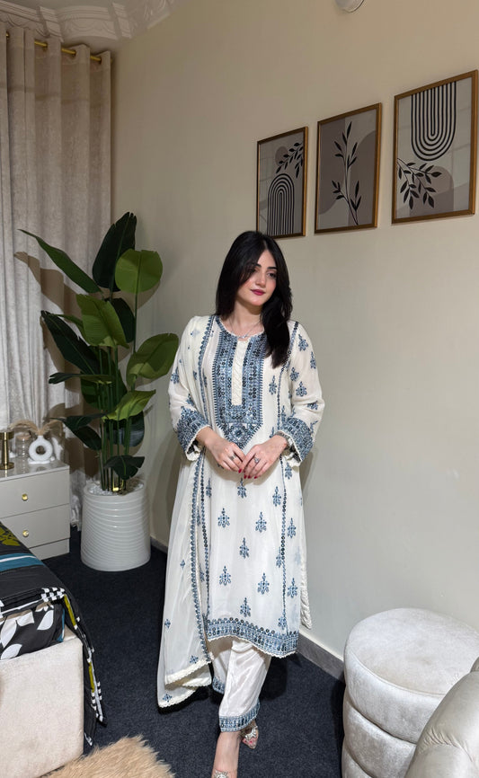 White Elegance – Embroidered Chiffon 3PC Suit