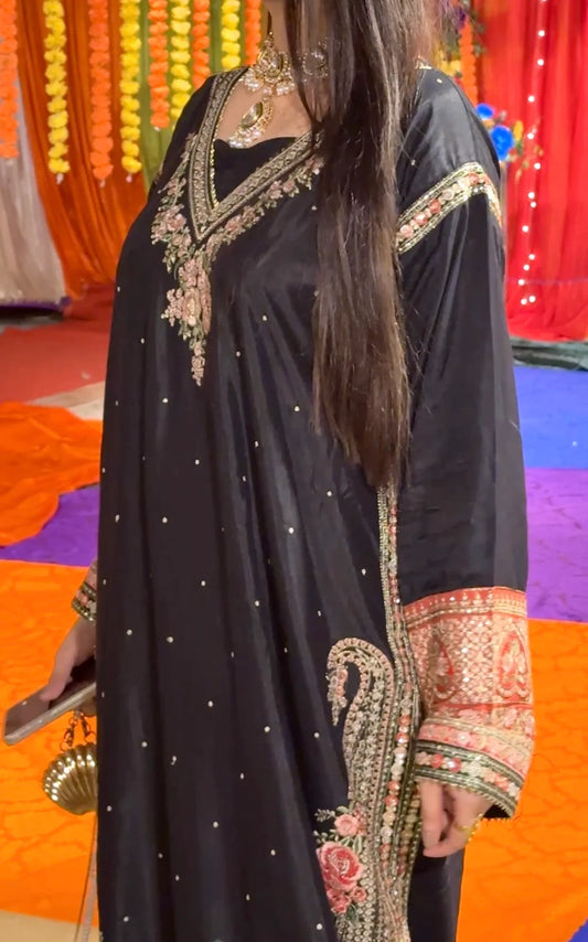 Noor Élite Draped Kaftan – Embroidered Luxury Eid Wear 2Pcs