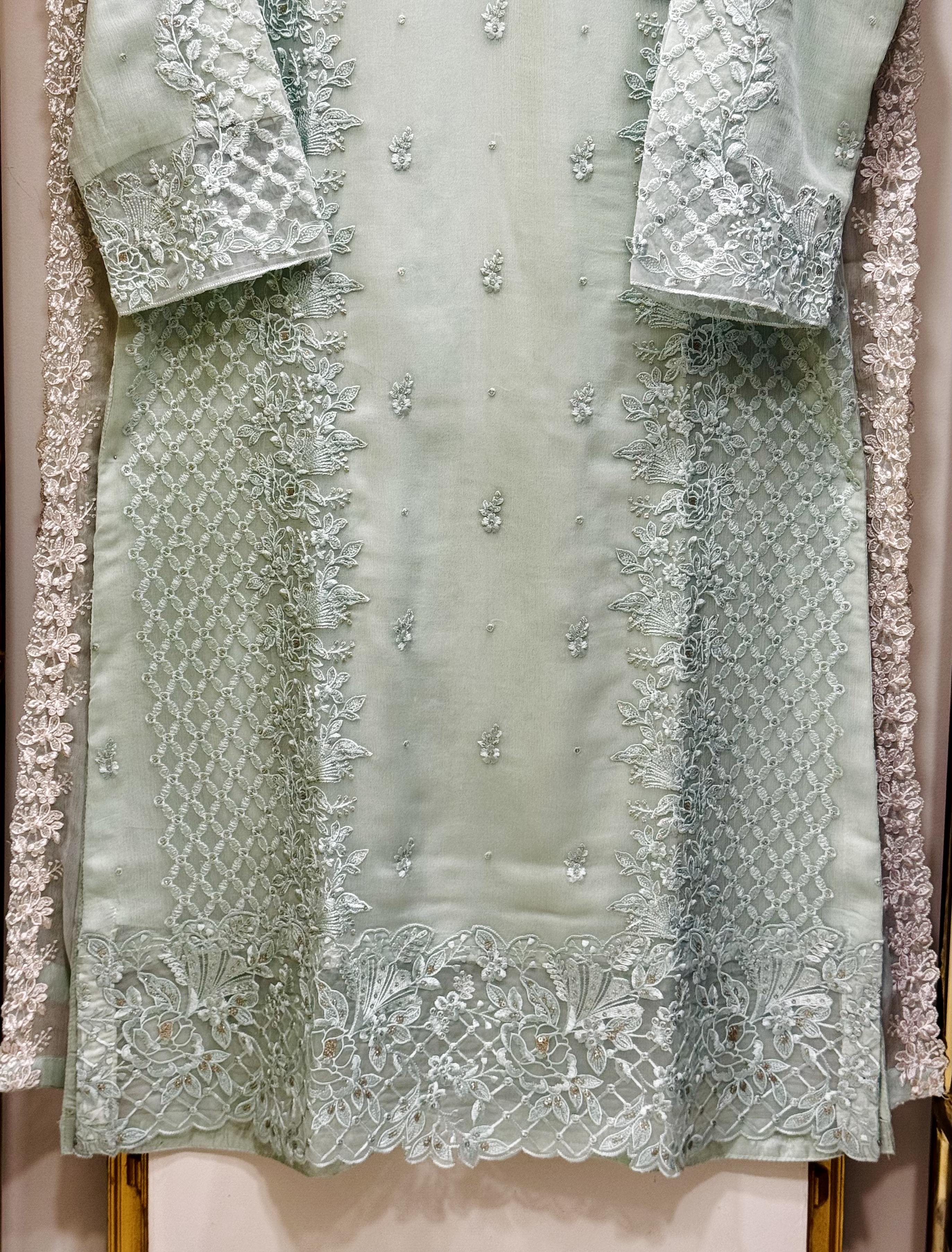 Dhagha Kari – 3Pcs Embroidered Suit | Luxury Threadwork Collection