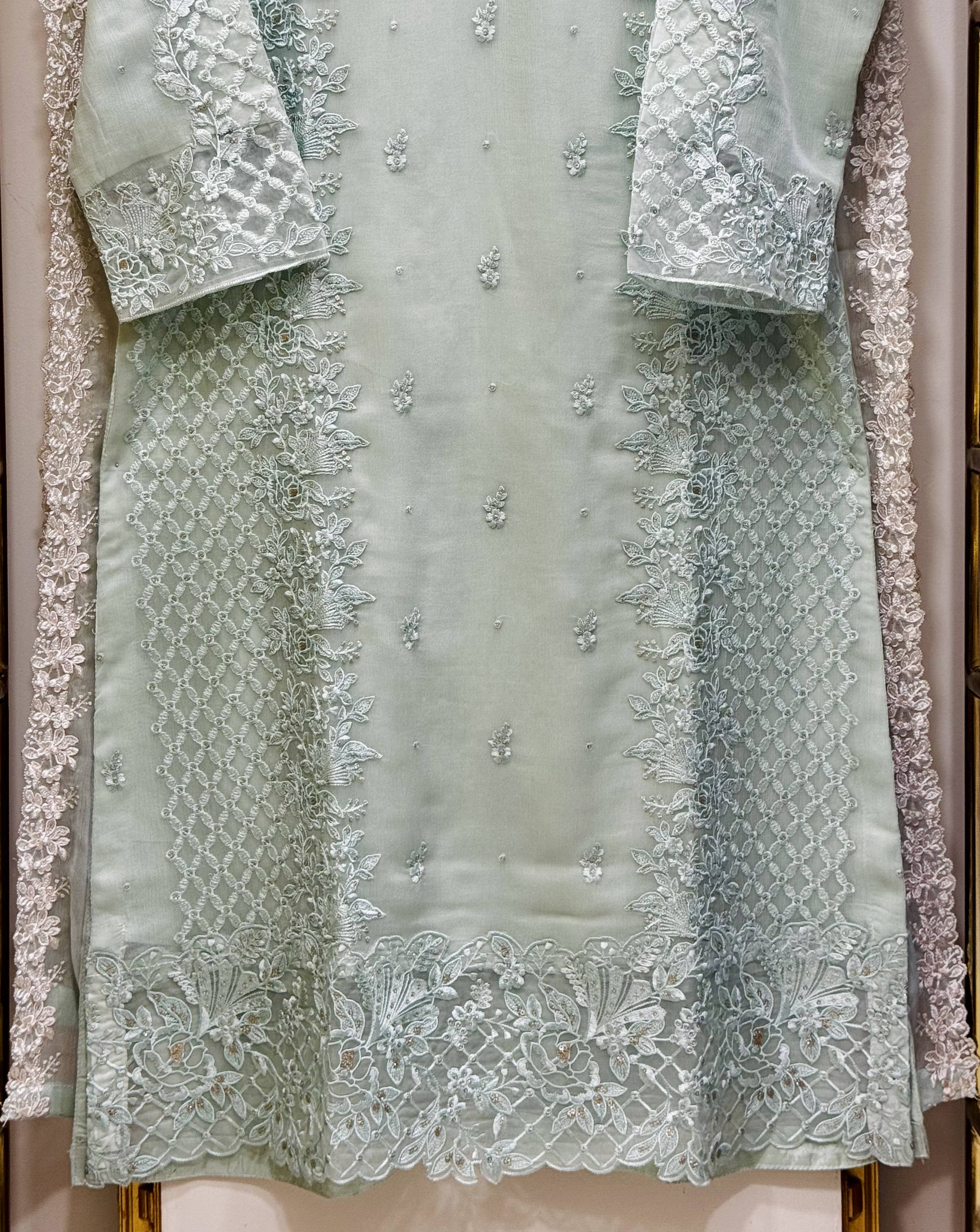 Dhagha Kari – 3Pcs Embroidered Suit | Luxury Threadwork Collection