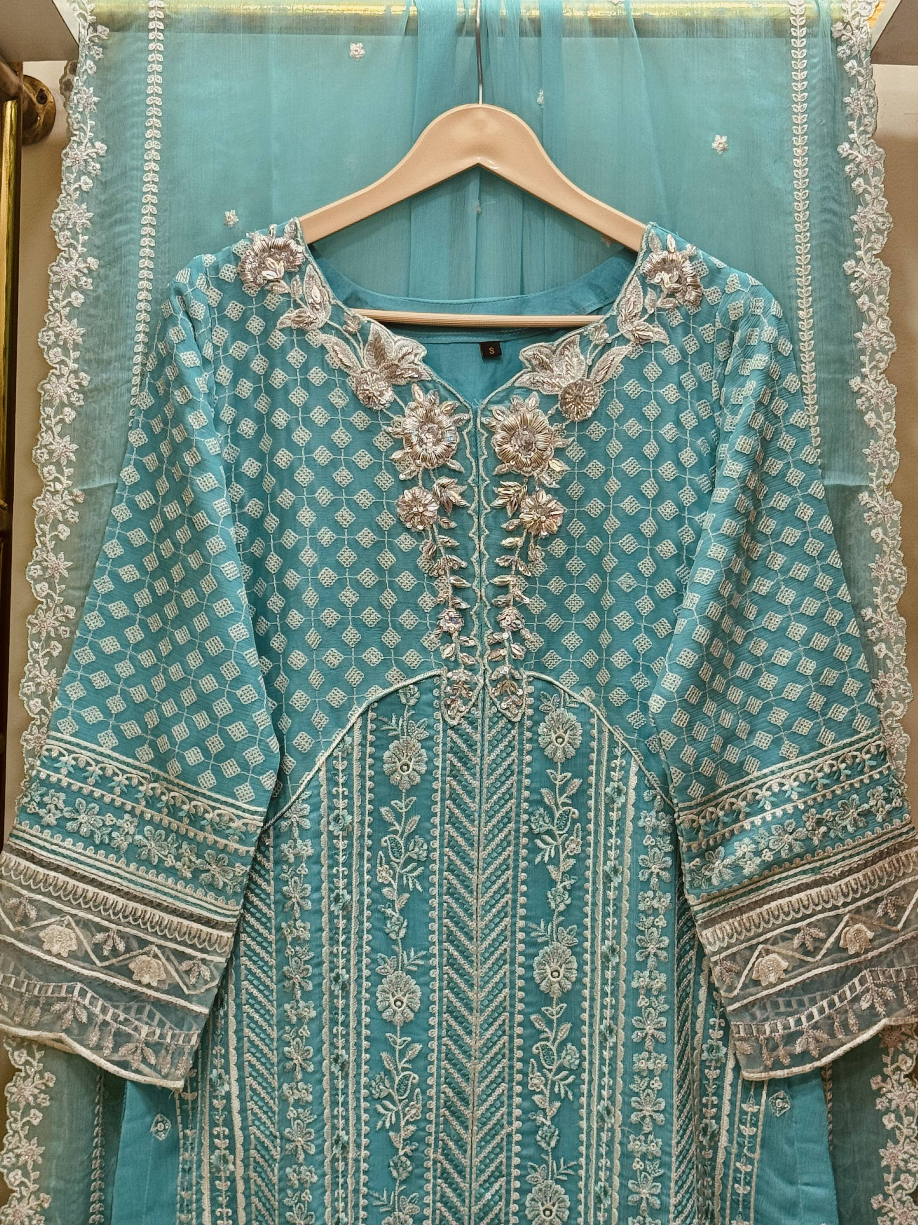 Dhagha Kari – Luxury Embroided & Handcrafted 3-Piece Suit