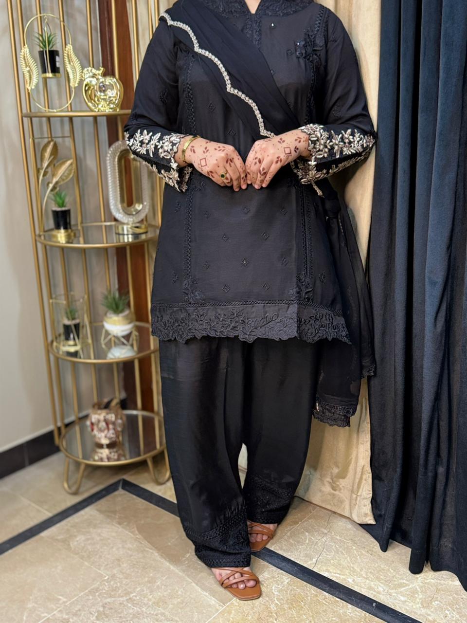 Festive Royale – Siyah Sultana | Black Farshi Shalwar 3-Piece Suit