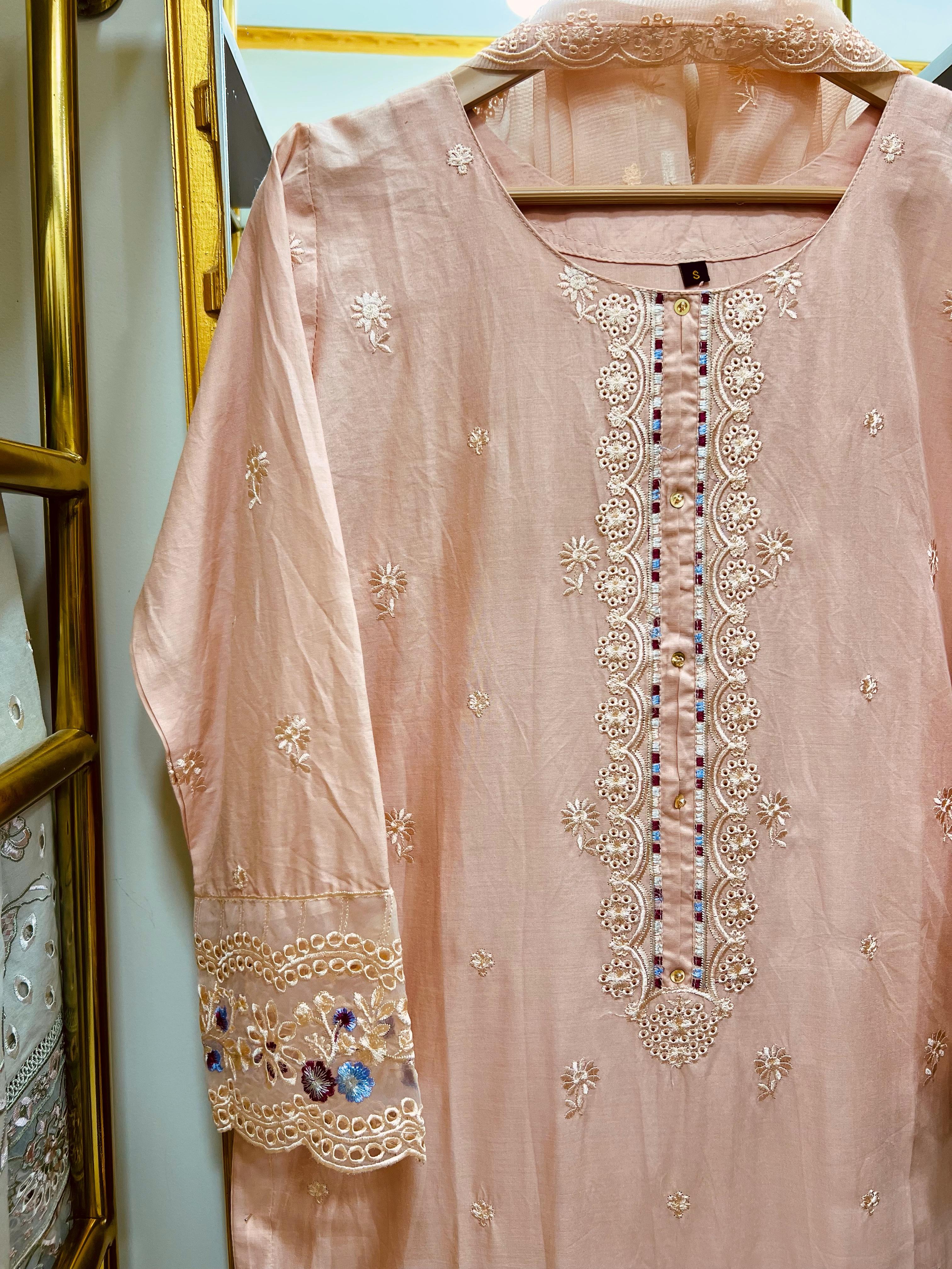 Elaya Peach– Embroidered Cotton 3-Piece Suit with Chiffon Dupatta