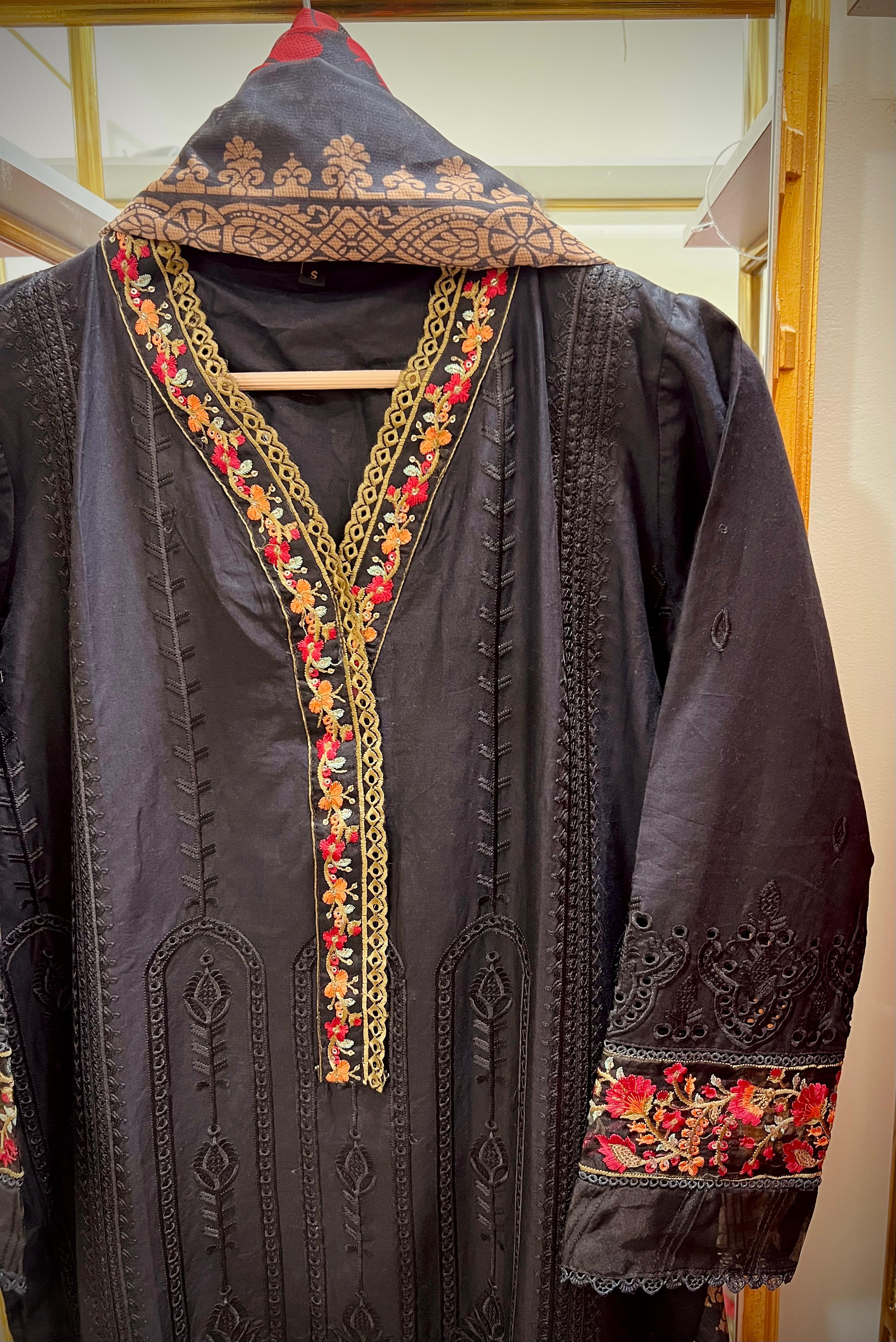 Nooré Black– Embroidered Cotton 3 Piece Suit with Chiffon Dupatta