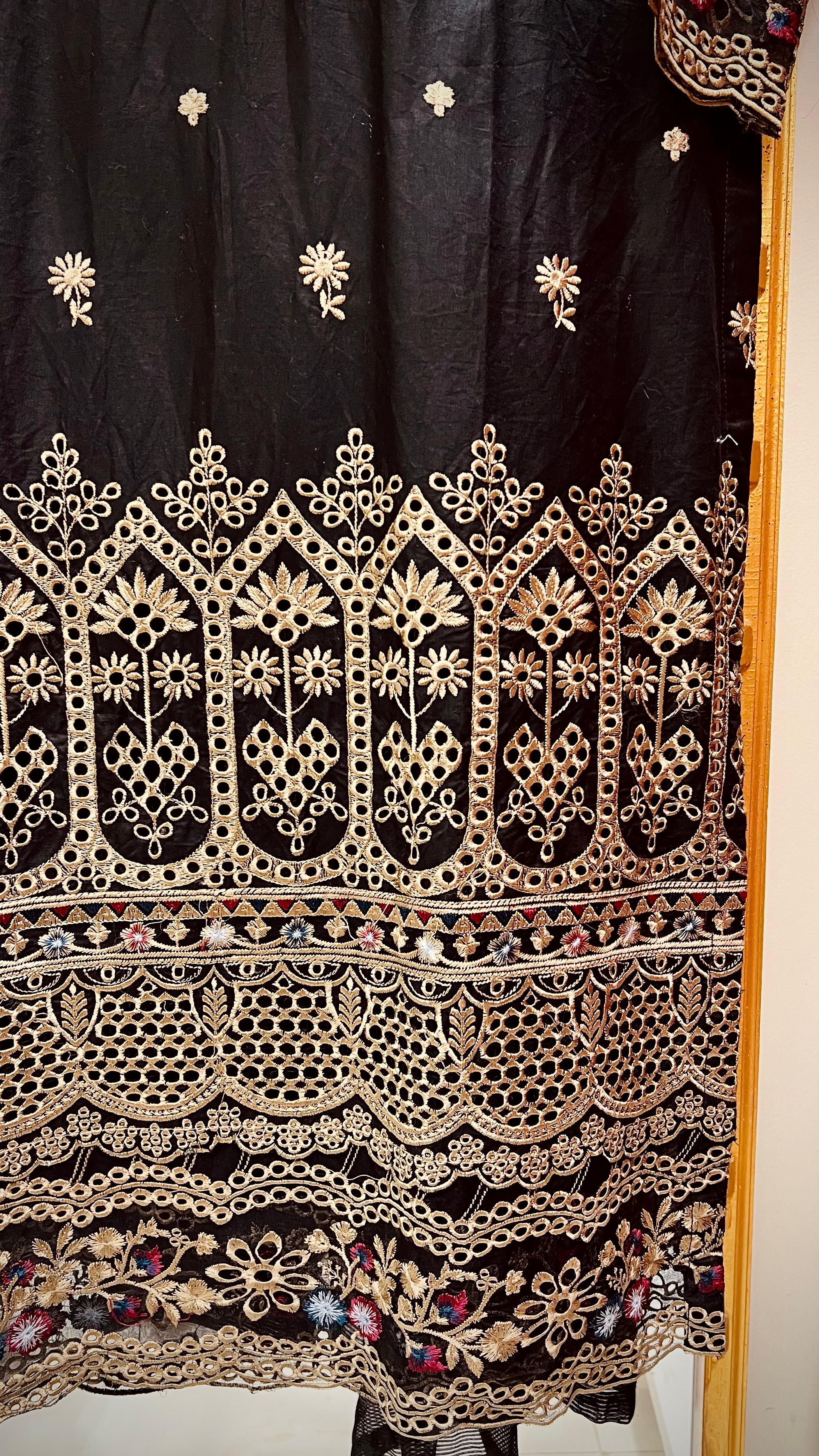 Elaya Black– Embroidered Cotton 3-Piece Suit with Chiffon Dupatta