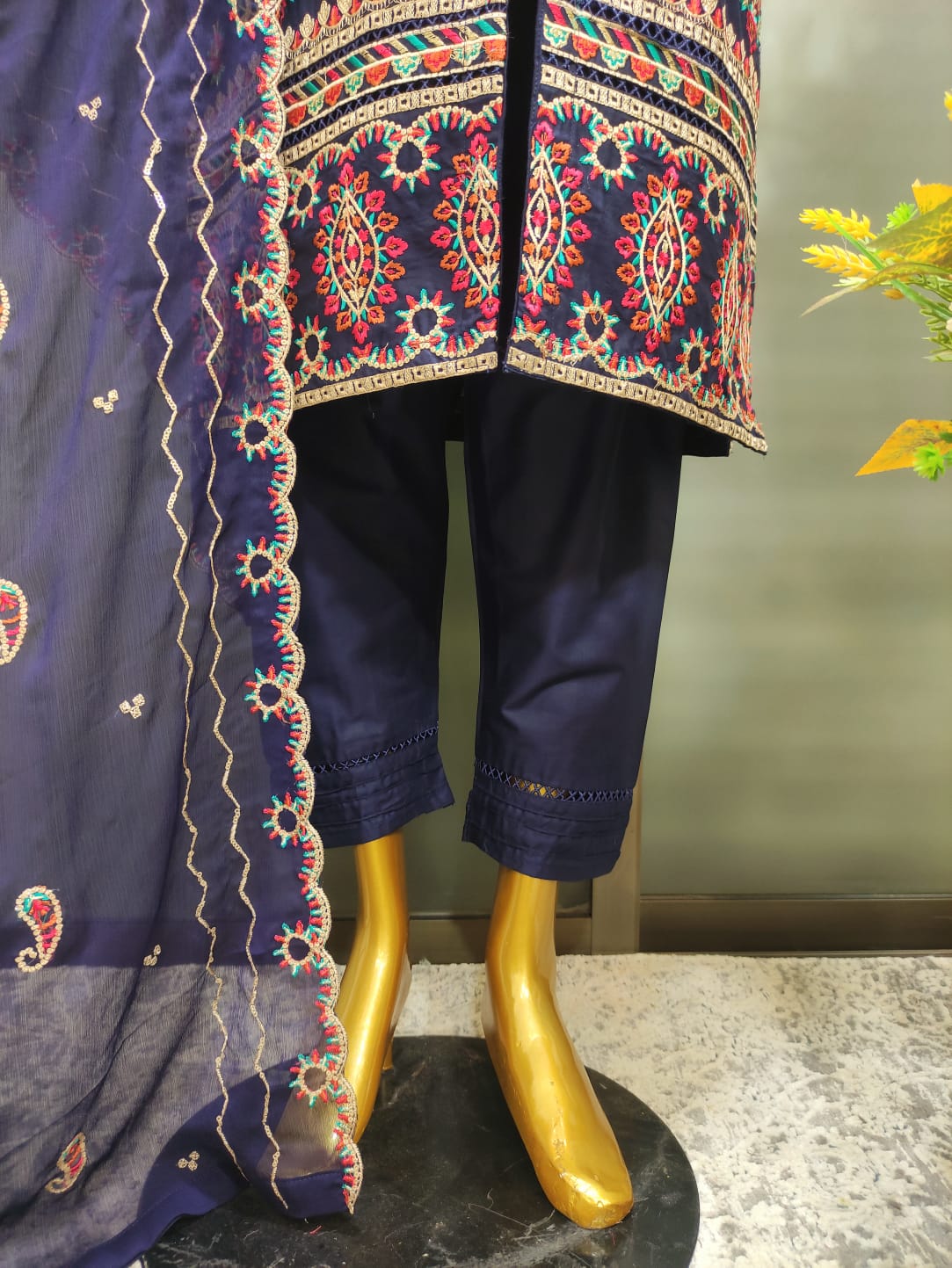 FEFRG-1112 3Pcs Embroidered Cotton suit