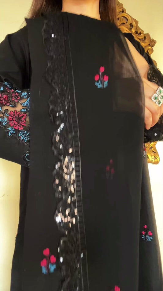 NOIRÉ Black – The Eid Power Edit